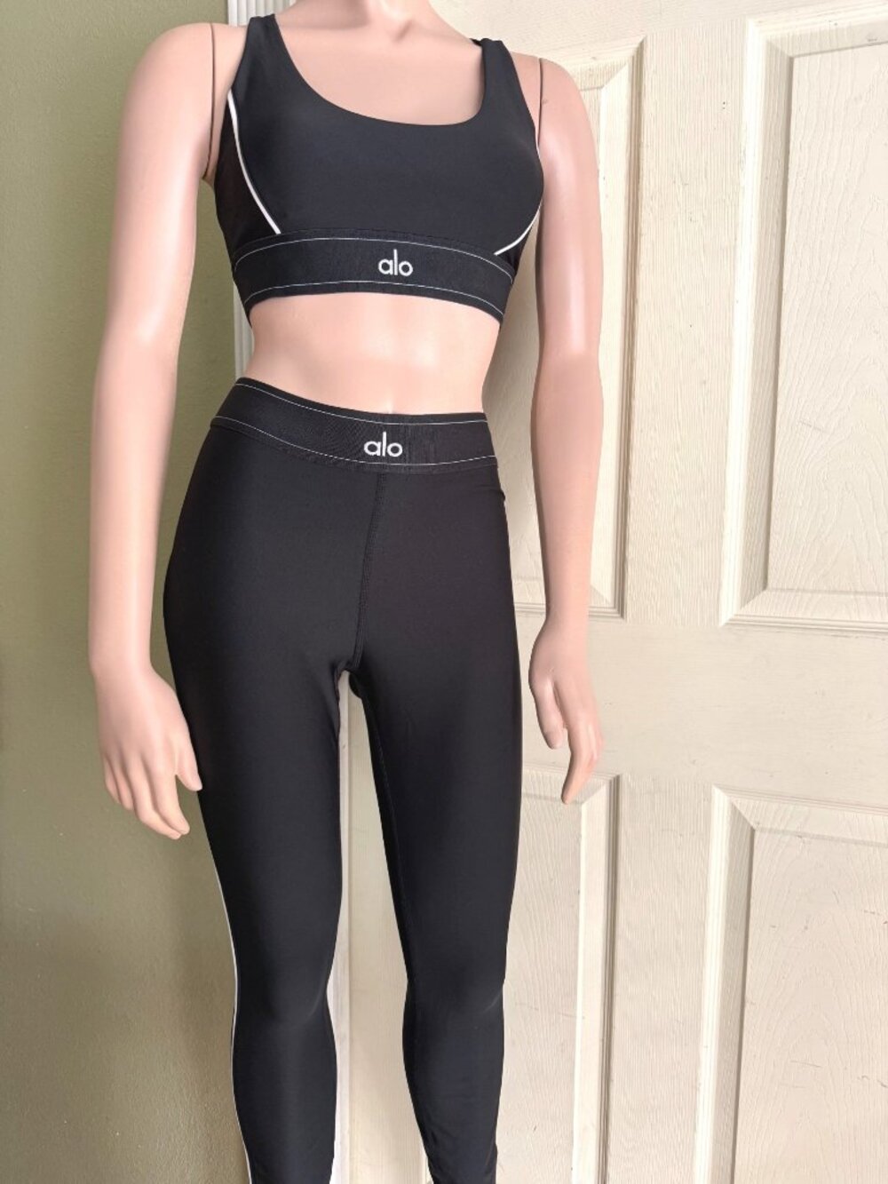 Size S Small Alo Yoga Black Two Piece Set Sports Bra & High Waist Leggings Women
